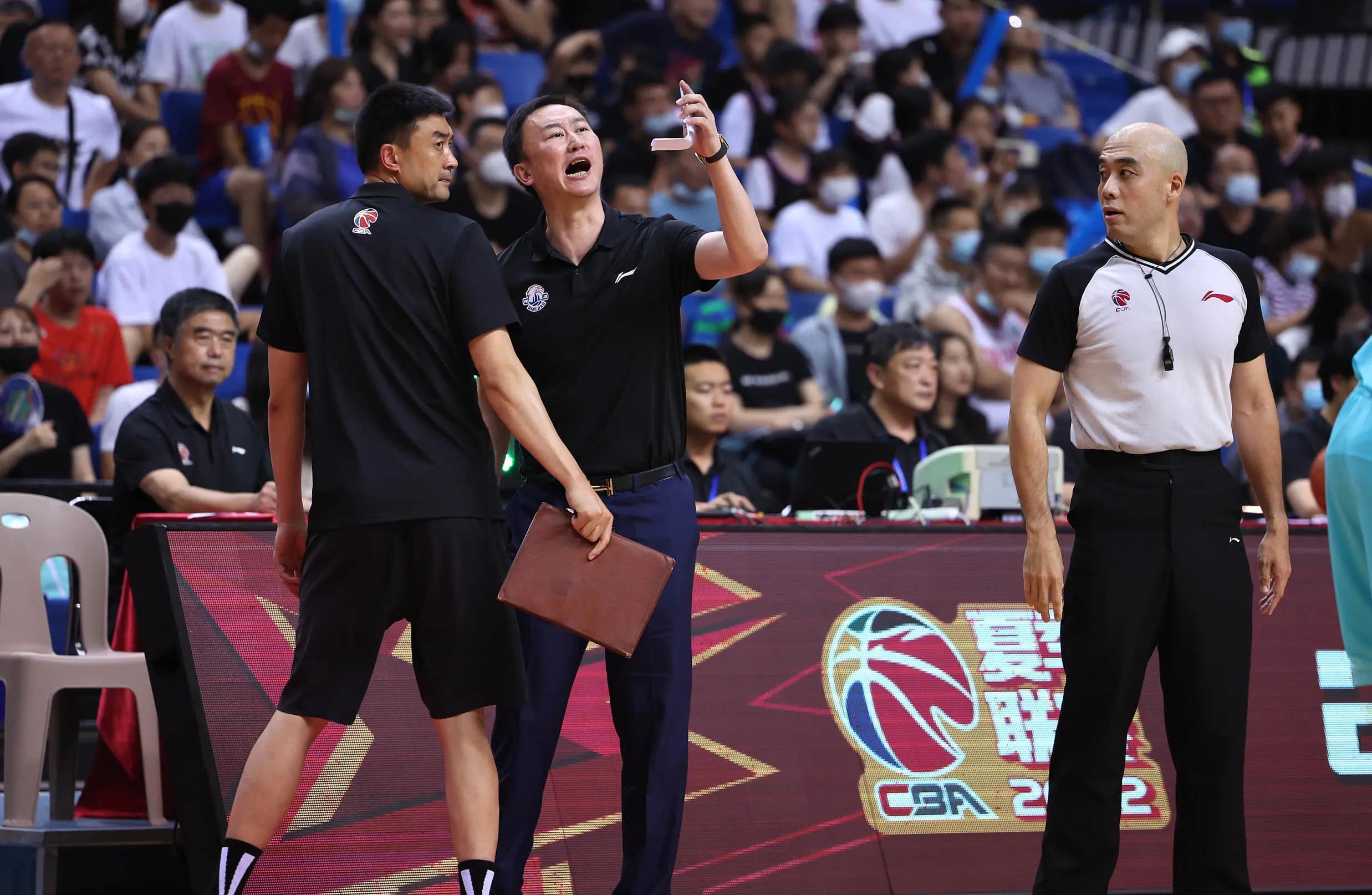 窗口期突围战来临；本菲卡围绕CBA季后赛内部沟通；悬念犹存；心理建设被强调的简单介绍