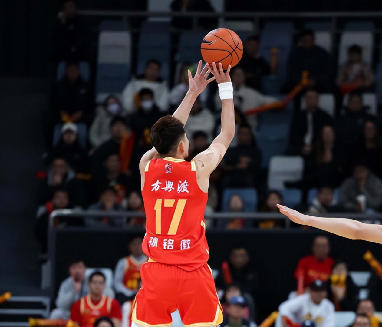 广厦男篮训练开放日，今晨迎来里程碑引欢呼，CBA常规赛在即，球探报告显示潜力的简单介绍